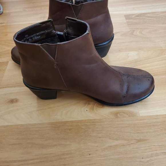 Easy Street Brown Ankle Boots Size 8 - Picture 8 of 9